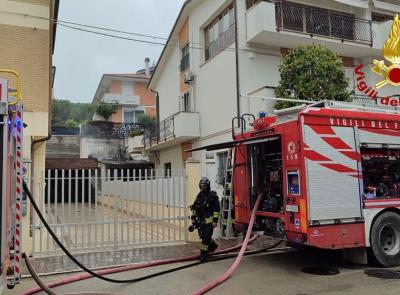 Incendio in un laboratorio di calzature a Porto Sant’Elpidio: due persone trasportate in ospedale