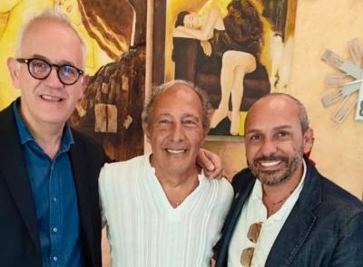 Civitanova - 53 anni di attività per Mimmo, il parrucchiere "di una volta": sindaco in visita nel suo salone