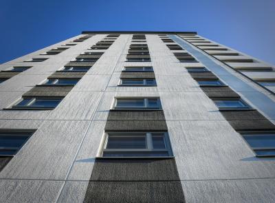 Amministratore può affiggere i nomi dei morosi in bacheca condominiale? Ecco cosa dice la legge