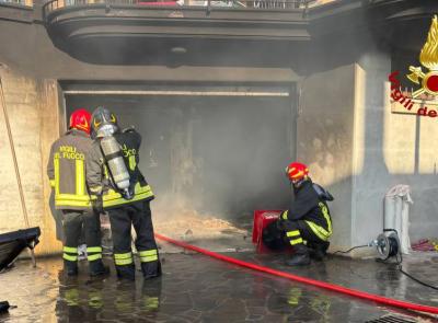Monteprandone, incendio in autorimessa a Centobuchi: tre feriti e palazzina evacuata
