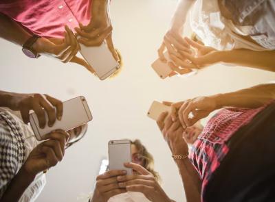 Istituto scolastico posta video della festa degli studenti di fine anno: a quali responsabilità va incontro?