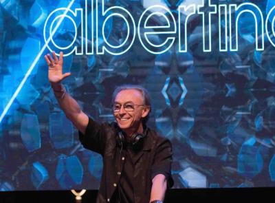 Civitanova: Albertino fa ballare tutta piazza XX Settembre, e stasera live di Fabrizio Moro