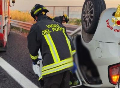 Auto si ribalta sull’A14, vittima un 31enne di Recanati. Weekend di sangue sulle strade