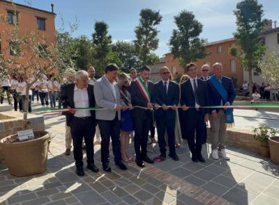 Belforte, piazza Umberto I torna a vivere con un restyling a misura di borgo