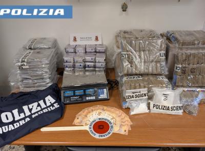 Droga nascosta nel seminterrato e in casa: sequestrati 70 kg di hashish e cocaina. Arrestata una coppia