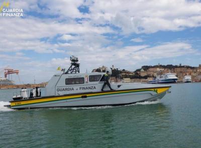 Yacht di lusso battenti bandiera estera, ma di italiani: scoperti 19 evasori fiscali nei porti turistici marchigiani