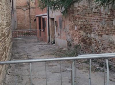 Tolentino, edificio pericolante a Montecavallo: scatta la chiusura della strada nel centro storico