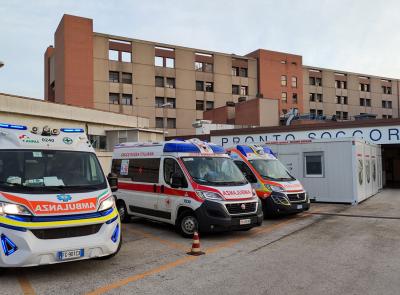 Tolentino, ragazza travolta e uccisa da un furgone: l’amico 16enne è fuori pericolo Tolentino, ragazza travolta e uccisa da un furgone: l’amico 16enne è fuori pericolo