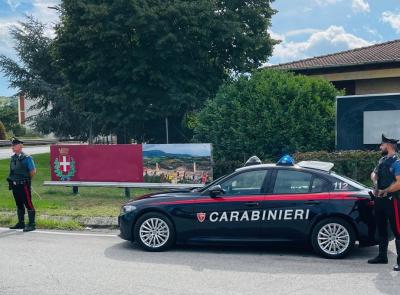 Sfreccia per le vie di Matelica e ignora l’alt dei carabinieri: denunciato un 33enne