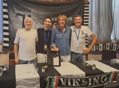 Folla bianconera per 'il maratoneta' Bonini a Potenza Picena e Montecosaro: "La mia la Juve più forte di sempre" Folla bianconera per 'il maratoneta' Bonini a Potenza Picena e Montecosaro: "La mia la Juve più forte di sempre"