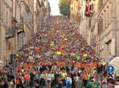 Torna il pellegrinaggio Macerata-Loreto: Papa Leone XIV benedice la Fiaccola della Pace Torna il pellegrinaggio Macerata-Loreto: Papa Leone XIV benedice la Fiaccola della Pace