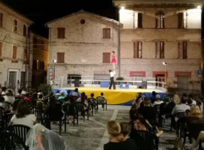 Friku Festival 2025: 20 spettacoli per sognare nei borghi delle Marche Friku Festival 2025: 20 spettacoli per sognare nei borghi delle Marche