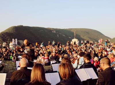 "Cristo delle Marche", il corpo bandistico accende l’alba di Cingoli