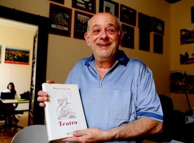 Un ricordo speciale di Dante Cecchi: non solo professore e letterato, ma anche autore di commedie dialettali Un ricordo speciale di Dante Cecchi: non solo professore e letterato, ma anche autore di commedie dialettali