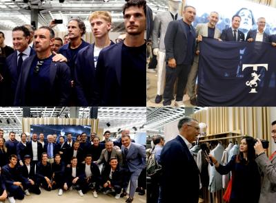 Tombolini a Pitti Uomo ridefinisce il guardaroba Primavera/ Estate 2026: "Un tributo alla famiglia e alle Marche" (FOTO e VIDEO) Tombolini a Pitti Uomo ridefinisce il guardaroba Primavera/ Estate 2026: "Un tributo alla famiglia e alle Marche" (FOTO e VIDEO)