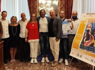 "Città di Macerata in festa": moda, musica, aperitivi e “La dolce vita” in piazza "Città di Macerata in festa": moda, musica, aperitivi e “La dolce vita” in piazza