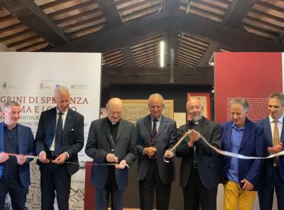 Pellegrini di Speranza: inaugurata all’Abbadia di Fiastra la mostra che racconta i viaggi tra Roma e Loreto