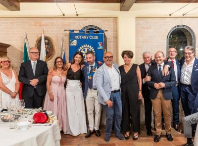 Passaggio del martelletto al Rotary Club Macerata: il nuovo presidente è l'architetto Tobia Sardellini Passaggio del martelletto al Rotary Club Macerata: il nuovo presidente è l'architetto Tobia Sardellini