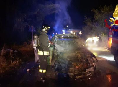 Sabato notte di incidenti nelle Marche, due feriti a Torrette: auto in fiamme sulla Corinaldese (FOTO) Sabato notte di incidenti nelle Marche, due feriti a Torrette: auto in fiamme sulla Corinaldese (FOTO)