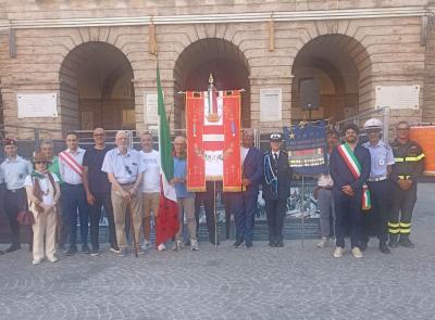Liberazione di Tolentino, 81 anni dopo: corona ai Martiri, voci dalla piazza e la mostra “Ribelli al confine" Liberazione di Tolentino, 81 anni dopo: corona ai Martiri, voci dalla piazza e la mostra “Ribelli al confine"