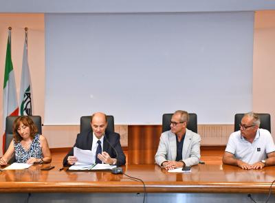 Allarme caldo, Acquaroli firma ordinanza: stop ai lavori all’aperto tra 12:30 e 16:00