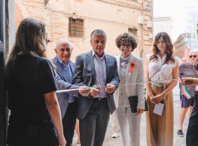 Retromania parte a Civitanova Alta: Popsophia riaccende la macchina del tempo tra musica, arte e filosofia
