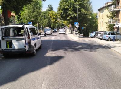 Macerata, investita da un'auto mentre attraversa: una donna trasportata all'ospedale