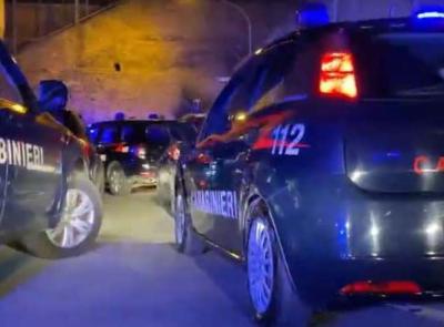 Recanati, viola ancora il divieto di avvicinamento al figlio: arrestato 46enne del posto Recanati, viola ancora il divieto di avvicinamento al figlio: arrestato 46enne del posto