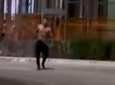 Notte di follia a Tolentino: uomo semina il panico con una spranga e colpisce auto in sosta: fermato