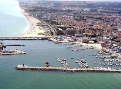Civitanova festeggia la bandiera blu al Club Vela Civitanova festeggia la bandiera blu al Club Vela