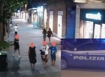 Civitanova, scippa la borsa a una donna e fugge: uomo inseguito da passanti poi arrestato
