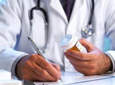 Medico che chiede soldi per il rilascio di un certificato di astensione dal lavoro: quali le responsabilità? Medico che chiede soldi per il rilascio di un certificato di astensione dal lavoro: quali le responsabilità?