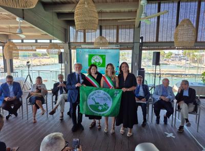 "Meta ideale per famiglie e bambini": a Civitanova sventola la bandiera verde "Meta ideale per famiglie e bambini": a Civitanova sventola la bandiera verde