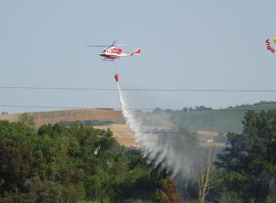 Emergenza incendi: una squadra dei vigili del fuoco operativa a Fiastra per tutta l’estate
