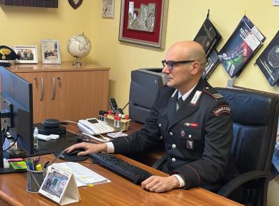 Treia, finti operatori bancari rubano 7.000 euro a una famiglia: denunciati madre e figlio