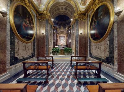 Macerata, paura in chiesa: uomo irrompe urlando durante la messa con una bottiglia di vetro