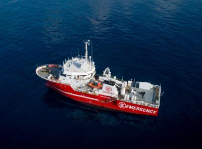 Ancona, 71 migranti sbarcano dalla nave Life Support: tra loro anche donna incinta al nono mese