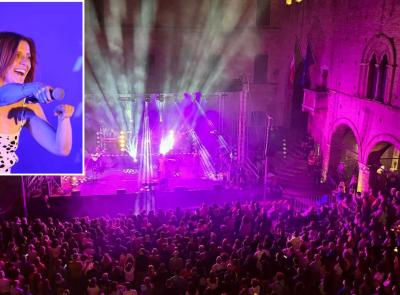 Montecassiano, grande successo per Noemi: il "Nostalgia Tour" conquista la piazza