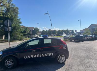 Choc a Trodica, accoltellamento nel parcheggio: due feriti, uno grave a Torrette in eliambulanza (FOTO)