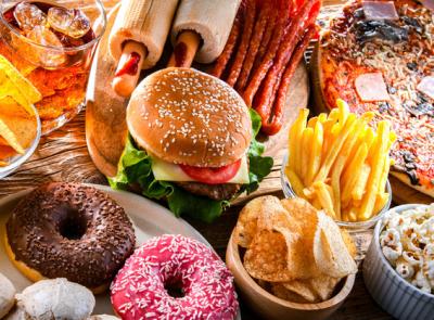 Cibi ultra processati e obesità: una relazione da conoscere per proteggere la salute