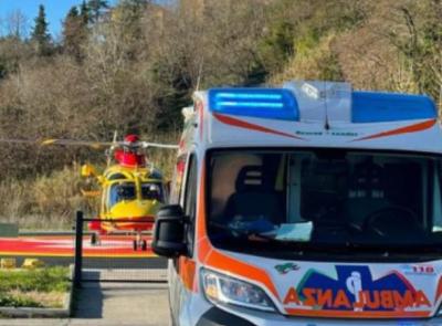 Potenza Picena, scontro tra auto e moto sulla Regina: ragazza 28enne d'urgenza a Torrette