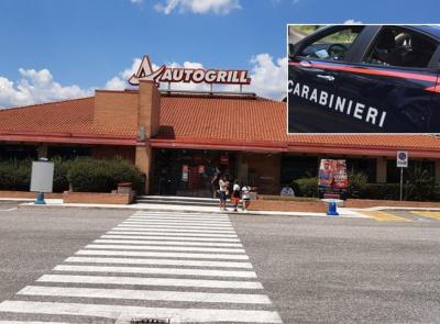 Civitanova, all’Autogrill con 100 grammi di cocaina nello zaino: arrestato 47enne molisano Civitanova, all’Autogrill con 100 grammi di cocaina nello zaino: arrestato 47enne molisano