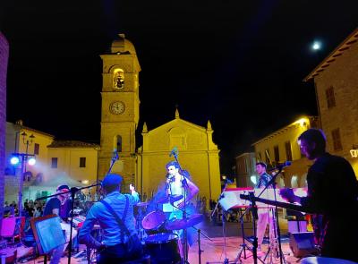 Monte San Martino celebra la Festa del Santissimo Crocifisso con la musica e la comunità