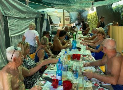 35 estati di amicizia: il pranzo del campeggio Regina 2