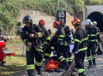 Tragedia sulla linea ferroviaria Adriatica: un uomo travolto e ucciso, circolazione sospesa Tragedia sulla linea ferroviaria Adriatica: un uomo travolto e ucciso, circolazione sospesa