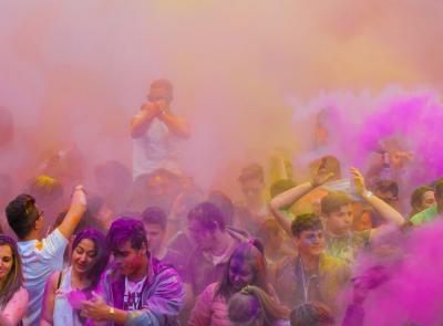 Porto Recanati, il Ferragosto si tinge di arcobaleno: torna il "COLORmob"