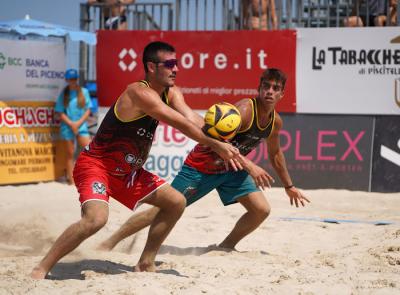 A Civitanova Marche la prima giornata della XXVI edizione del King & Queen beach volley tour