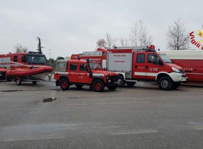 Nubifragio a Pesaro: anche i vigili del fuoco di Macerata inviati per gli aiuti Nubifragio a Pesaro: anche i vigili del fuoco di Macerata inviati per gli aiuti