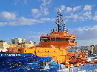 Sbarcati ad Ancona 64 migranti salvati dalla Ong Solidaire: tra loro 10 minori