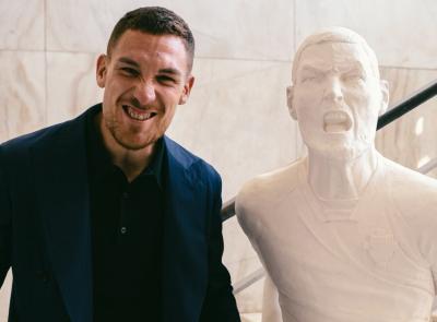 Una statua per Alessandro Gabrielloni, l'attaccante marchigiano omaggiato dal Como: "Leggenda eterna"